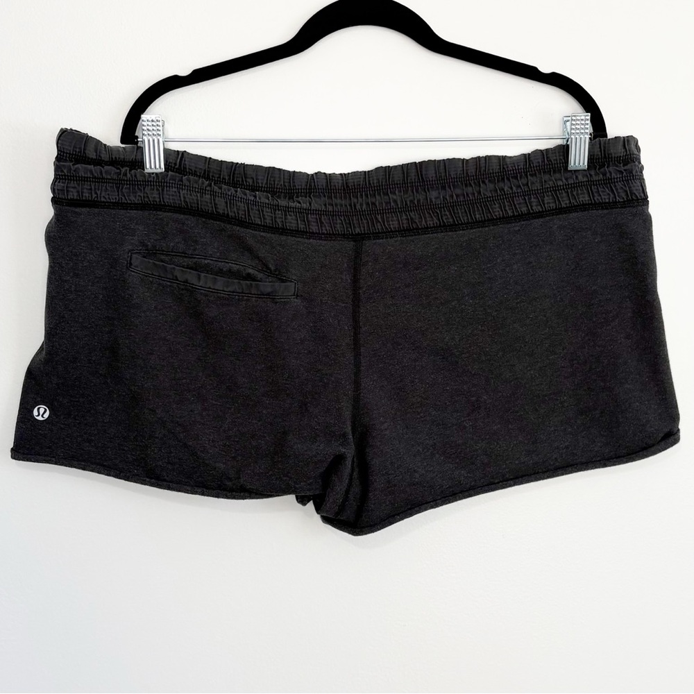 LULULEMON Blissed Out Shorts Heathered Black Size 18 - Picture 2 of 7